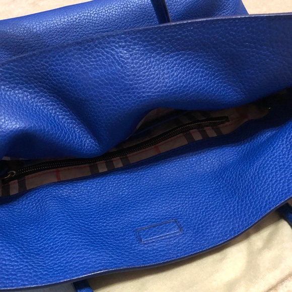 Authentic Burberry Baynard Leather Tote - Picture 4 of 16